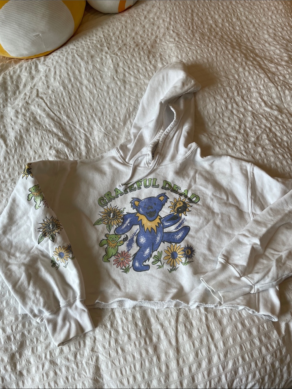 Daydreamer White Grateful Dead Blue Bear Cropped Hoodie